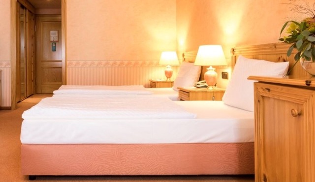Golfblick Doppelzimmer mit Du Oder Bad, WC, Frühstück und Abendessen
