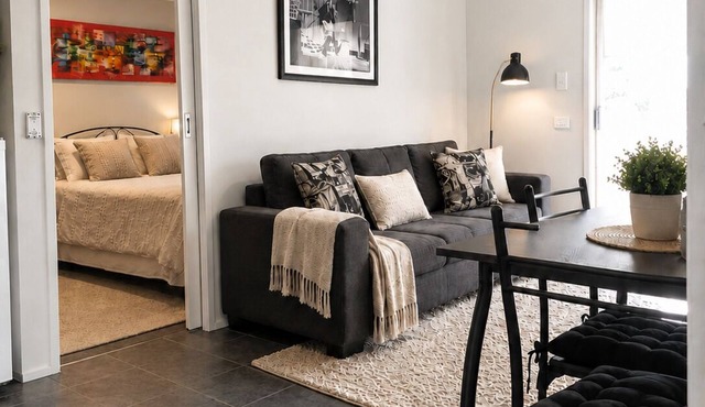 Golfside Getaway by Ready Set Stay - Neat bungalow,WIFI,linen & towels included