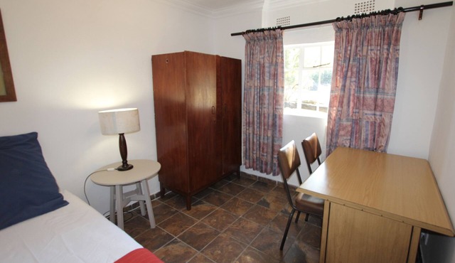 Golfview Lodge, secure country cottage on private estate .