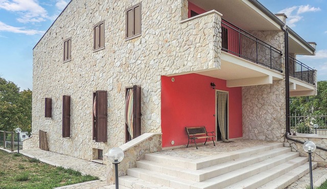 Good cottage with proximity to charming nature.
