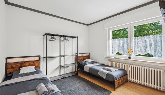 Good location, ideal for fitters, trade fair guests, 3 bedrooms, SmartTV