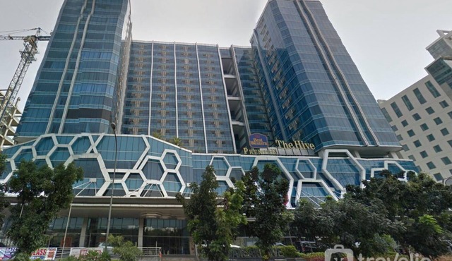 Good Location Studio At Apartment Tamansari The Hive Near Lrt Station