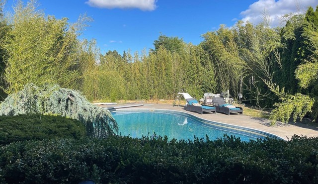 Gorge Getaway!.Custom Home w/Heated Pool/Hot tub/Sauna/Theatre room