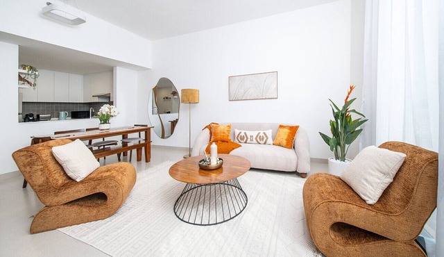 Gorgeous 1 Bed Apartment in Blue Bay Walk