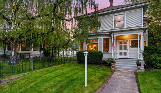 Gorgeous 1902 Craftsman-EV Charger-Lush Grounds-Walk to Main Street-Dogs OK