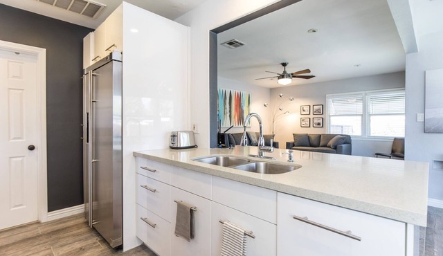 Gorgeous 2/1 Single Family Home in LA