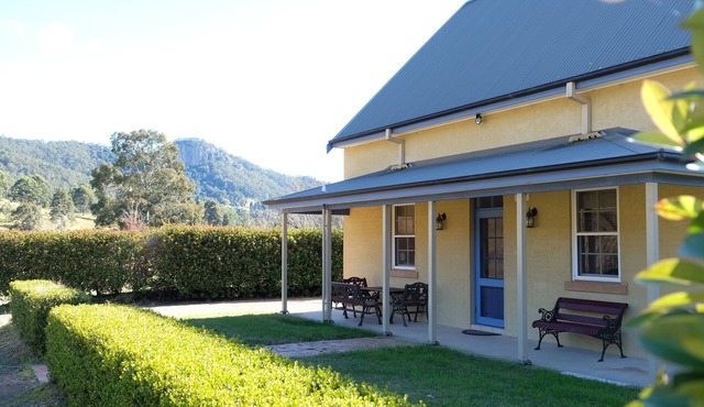 Gorgeous 2 bedroom cottage at Mograni Creek Estate with vineyard, valley views