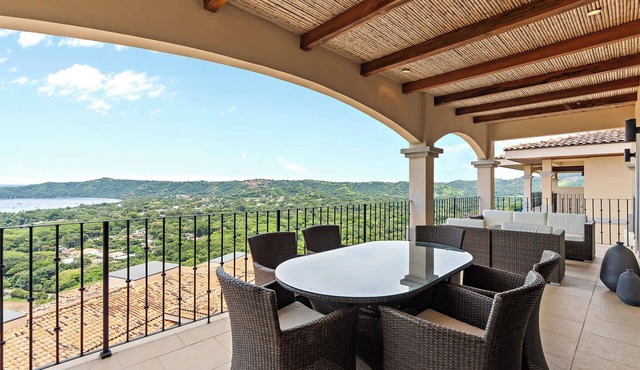 Gorgeous 3-BD Ocean-View Condo with lots of Amenities by SPCR