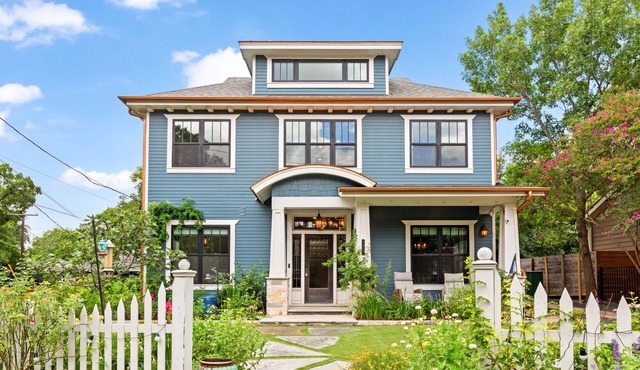 Gorgeous 4BD for 10 with Fire Pit & Near Downtown!
