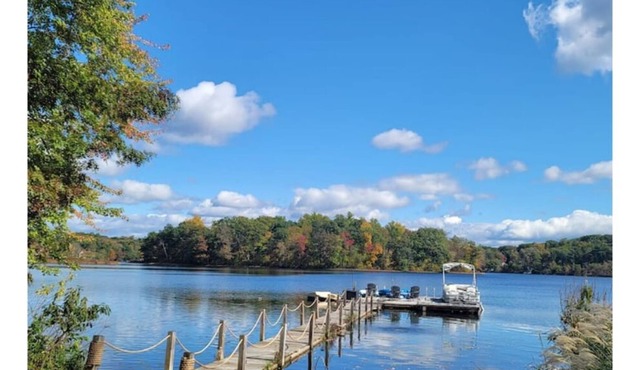 Gorgeous 5BR lakefront home, private beach & dock