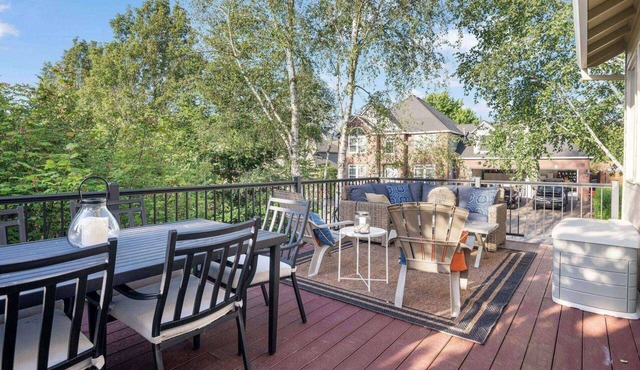 Gorgeous and Comfortable, Pet Friendly, Huge Deck, Ping Pong, Game Room /w Consoles, Open Layout