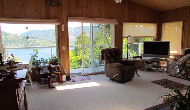 Gorgeous and private hillside view overlooking Maple Bay