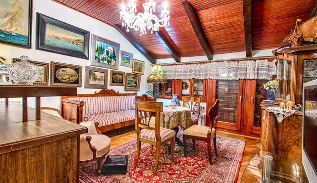 Gorgeous and Spacious Apartment Equipped with Unique and Valuable Furniture