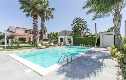 Gorgeous Apartment In Comiso
