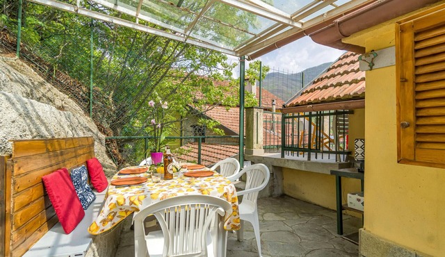 Gorgeous apartment in Savignone with WiFi