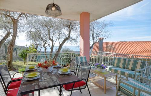 Gorgeous Apartment In San Bartolomeo Di Leiv
