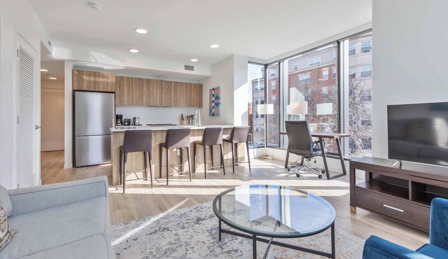 Gorgeous Apt with Kitchen