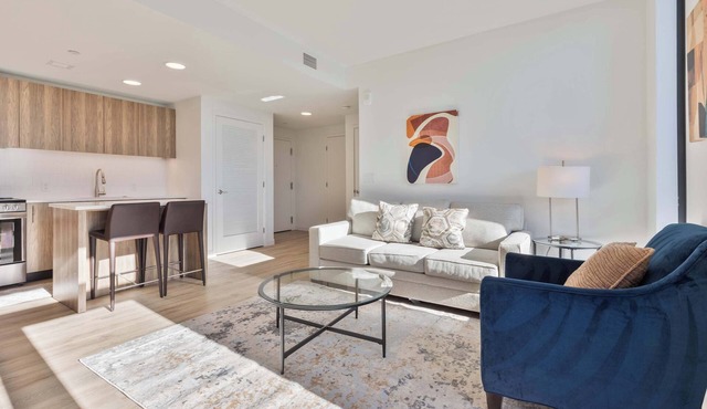 Gorgeous Apt with Kitchen