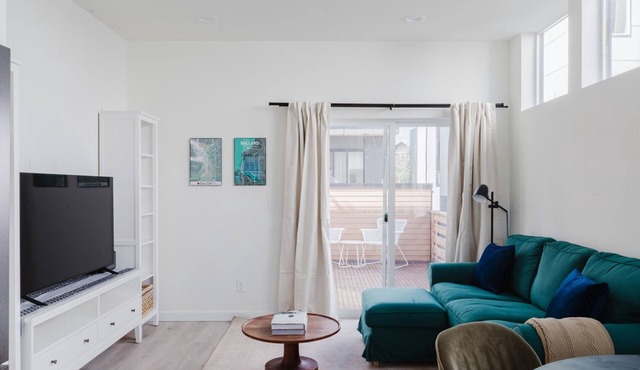 Gorgeous Ballard 2BR w/Rooftop Patio, near Shops & Food, by Blueground