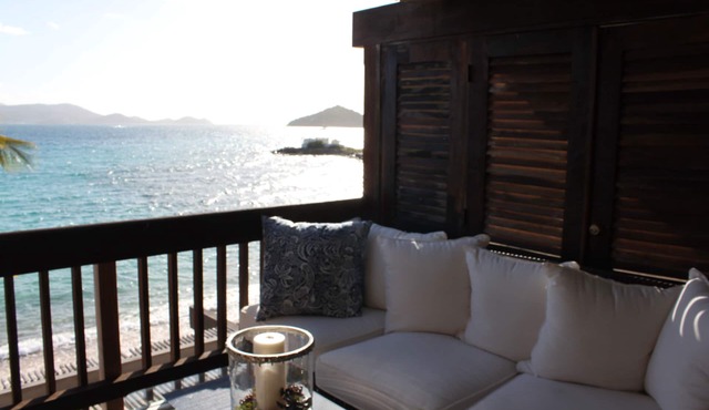 Gorgeous Beachfront Romantic Villa with the most breathtaking views!