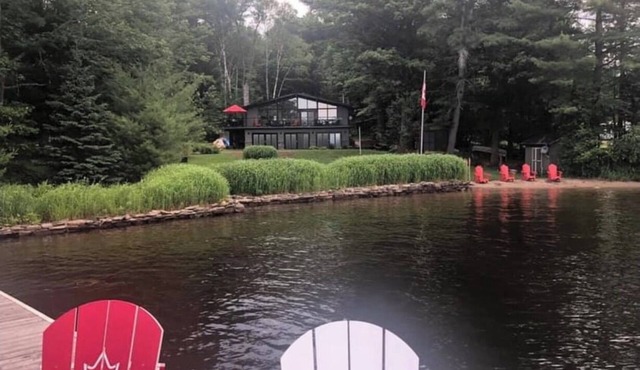 Gorgeous Brand Waterfront Cottage on Kushog Lake