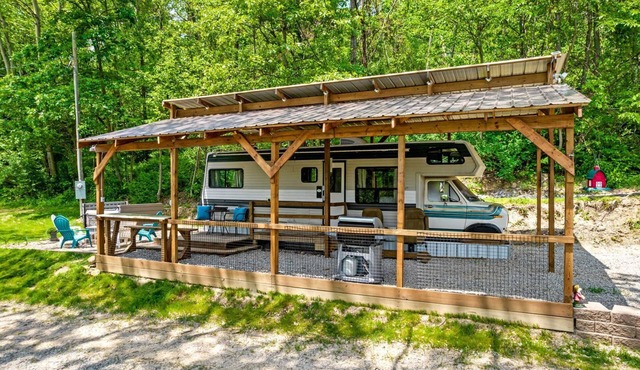 Gorgeous Caravan Glamping Escape for Four in Dover, Ohio