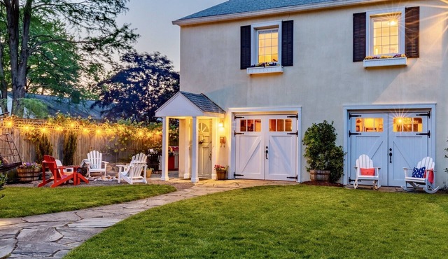 Gorgeous Carriage House close to USNA, walk to stadium, free parking, pets+kids