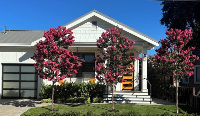 Gorgeous contemporary Napa Valley country home with all new furnishings!