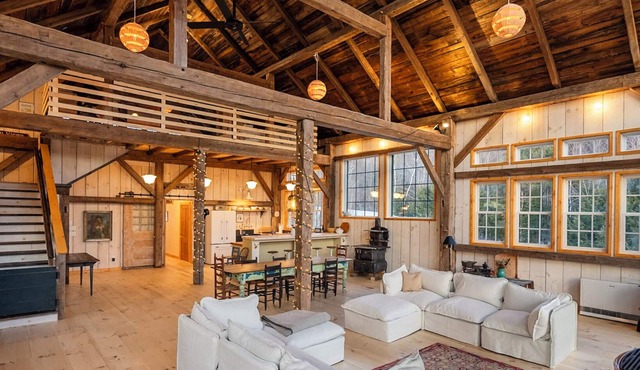 Gorgeous couples barn with WiFi & hot tub in lovely Londonderry