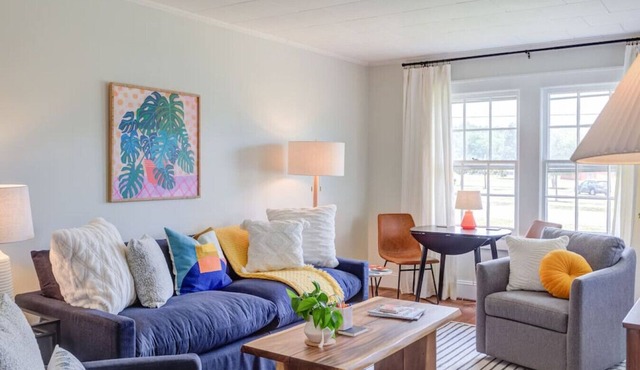 Gorgeous duplex home near charming park