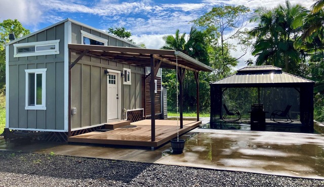 Gorgeous Eco Tiny Home on Organic Farm Within 5 Minutes of Downtown Hilo.