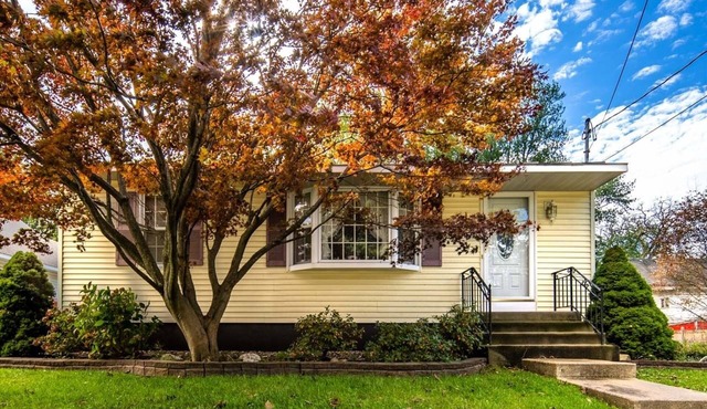 Gorgeous Garden Getaway 1943 Eagle Hill