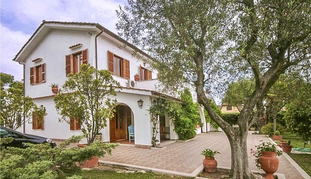 Gorgeous Home In Ardea With Wifi