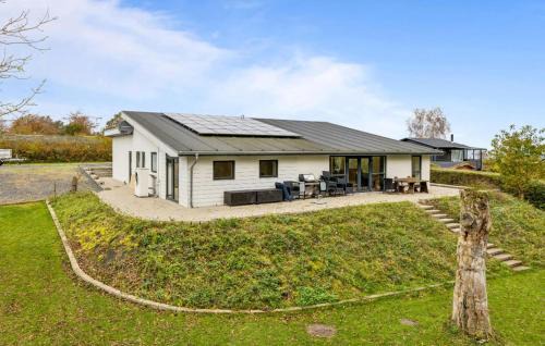 Gorgeous Home In Augustenborg With Wifi
