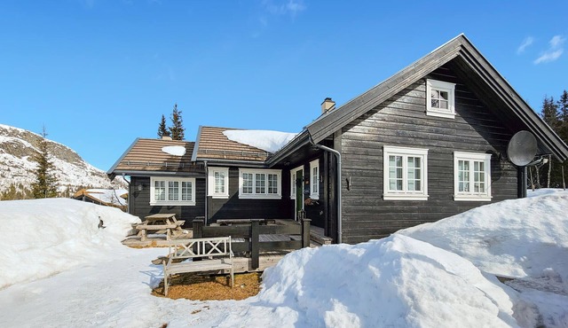 Gorgeous home in Eggedal with kitchen
