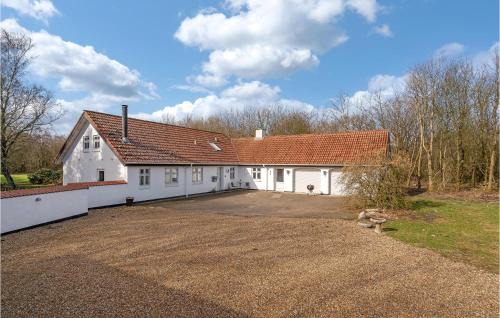 Gorgeous Home In Grindsted With Wifi