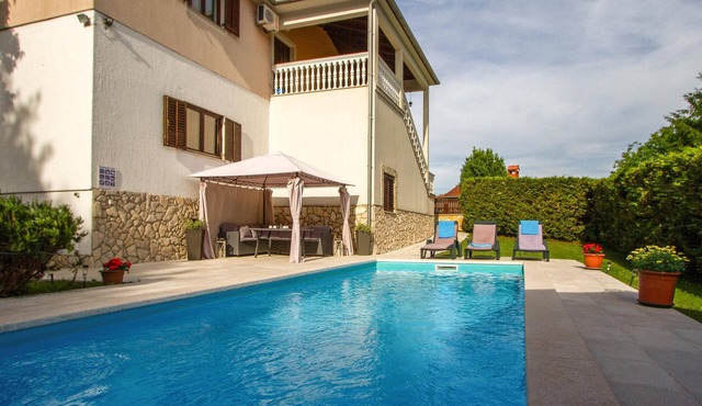 Gorgeous home in Jakacici