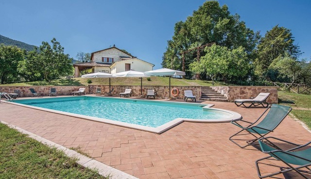 Gorgeous home in Stroncone TR