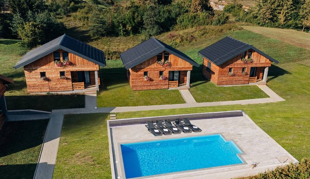 Gorgeous home in Slunj with outdoor swimming pool