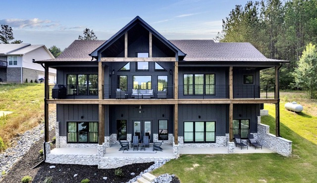~Gorgeous Home! ~Smith Lake~Waterfront!4BR!Private Dock! Winter Specials!
