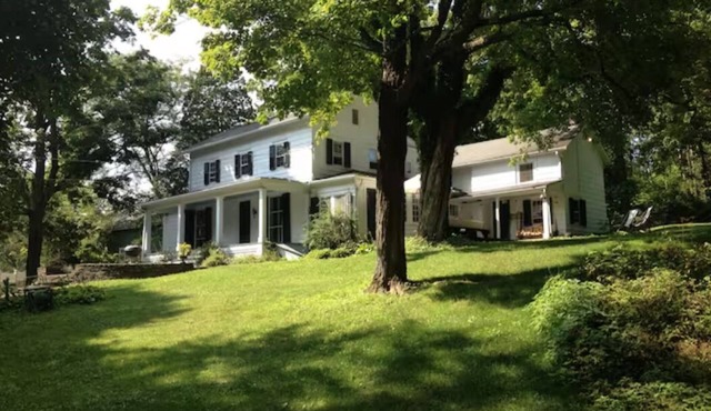 Gorgeous Hudson Valley 4 bedroom Farmhouse with pool, sauna & gardens