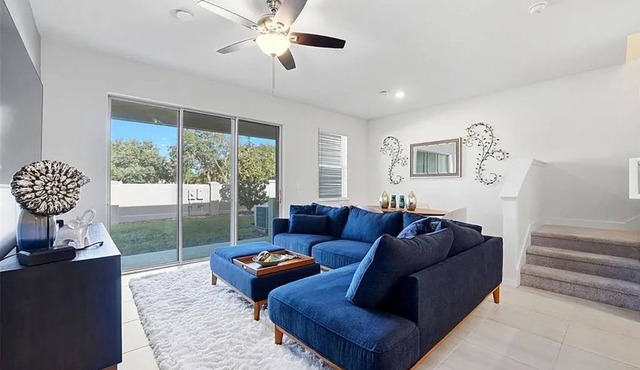 Gorgeous Kissimmee Townhouse Near Theme Parks!