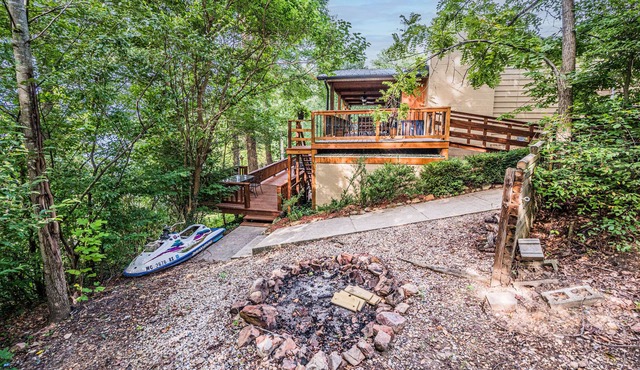 Gorgeous Lake Front Get Away