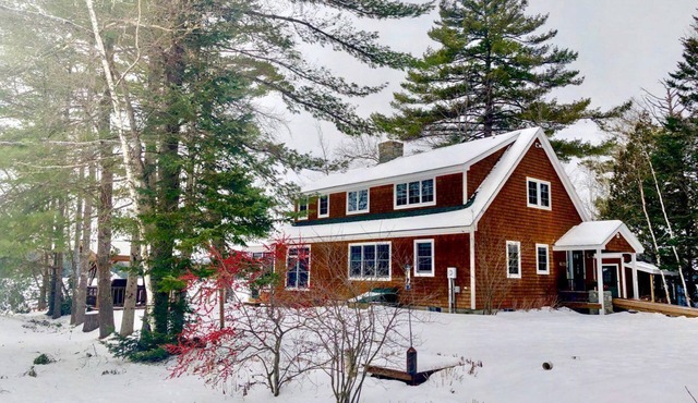 Gorgeous Lake Retreat Ideal for Getaways in the White Mountains