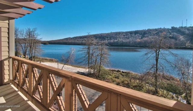 Gorgeous Lakefront Views - Rent 1 week, Stay a second week for $1