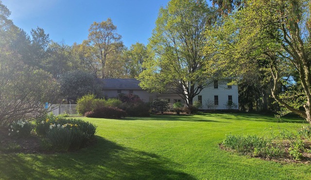 Gorgeous large renovated historic home on 10 acres with pool