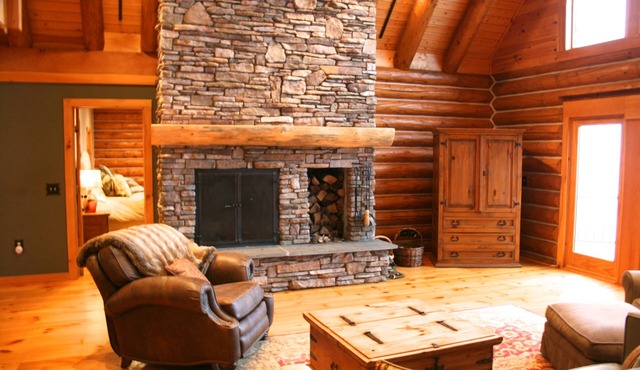 Gorgeous Log Home With Mountain Views with Hot Tub