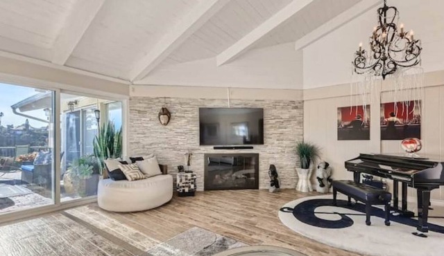 Gorgeous Los Angeles Home w/ Pool & Spa!