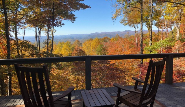 Gorgeous mountain home w/long range views and waterfall in Brevard!