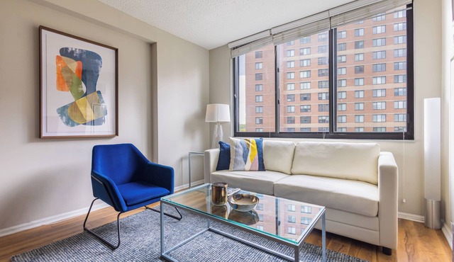 Gorgeous One Bedroom - 5-min Walk from Metro-North
